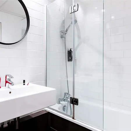Hotel Ibis Centre Champ De Mars 3*