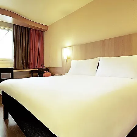Hotel Ibis Centre Champ De Mars 3*