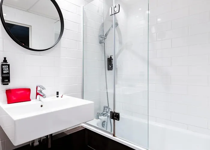 מלון Ibis Centre Champ De Mars 3*